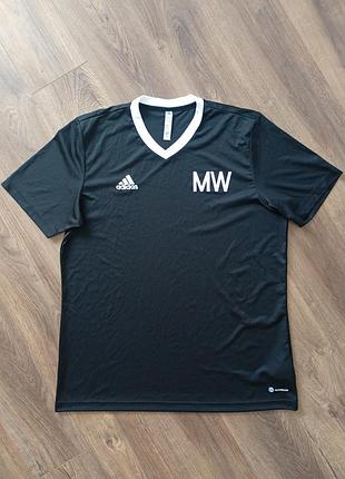 Брендова футболка adidas.