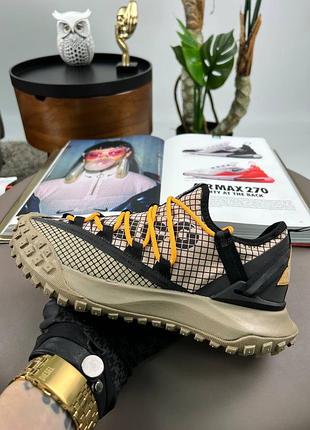 Nike acg mountain fly low beige black