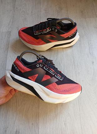 Кросівки чоловічі бігові new balance fuelcell supercomp elite v 4 оригінал.