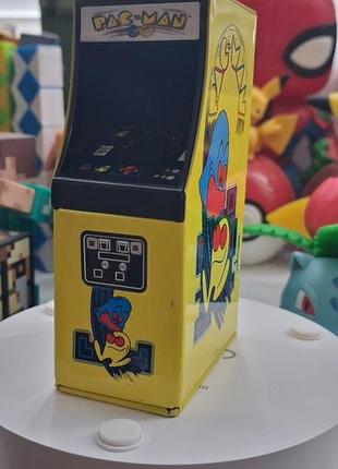 Ігровий автомат pac-man коробочка від цукерок , виглядає прикольно ,металева. іграшка