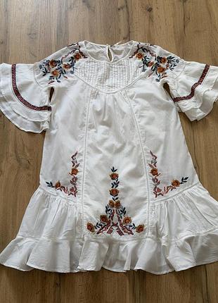 Сукня з вишивкою