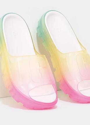 Жіночі шльопанці ugg jella clear watercolors slide у забарвленні rainbow blend із напівпрозорим градіèнтним верхом