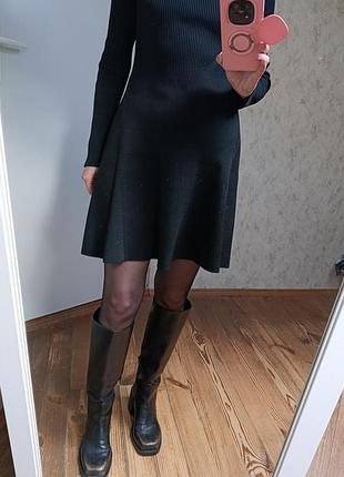 Тепле жіноче чорне плаття гольф.