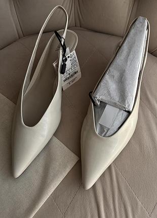 Zara 38-24,5 cm.