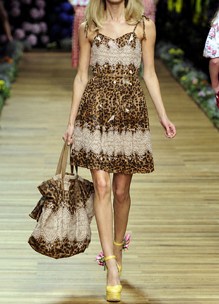 Хижачка: сукня dolce gabbana