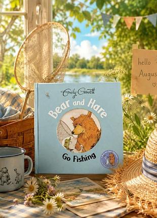 Книга дитяча англійською мовою — «bear and hare go fishing» від відомої авторки та ілюстраторки емілі греветт (emily gravett).