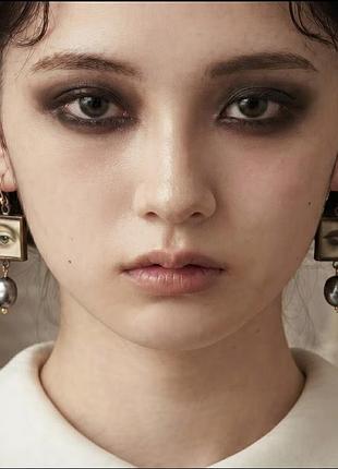 Унікальні вінтажні сережки "погляд та губи" (surrealist mismatched earrings)