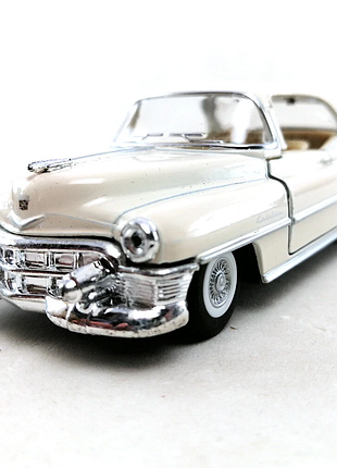 Металева машинка kinsmart 1953 cadillac series 62 coupe 1:43 (kt5339w) колір білий