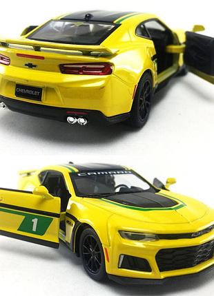 Металева машинка kinsmart 1:38 chevrolet camaro zl1 2017 kt5399wf інерційна, колір жовтий з принтом