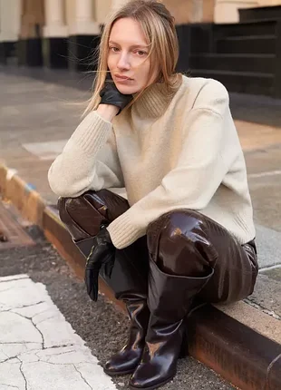 Мякий трикотажний светер zara