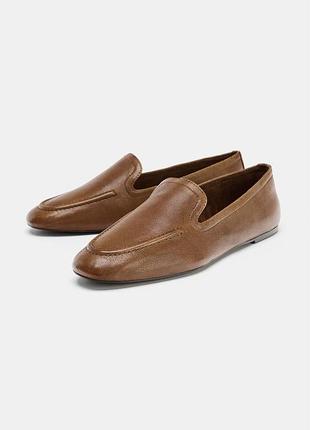 Шкіряні лофери від бренду zara
