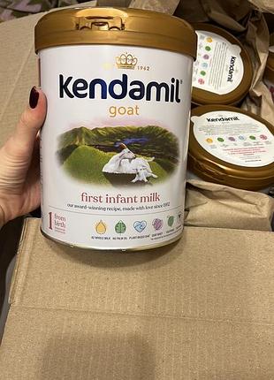 Молочна суміш преміум класу kendamil goat milk 800г нова