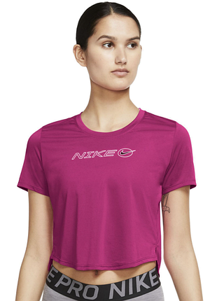 Кропнута футболка nike, size xs,(може бути на s), плечі 38 підпахви 44 , довжина 43/47, добре тягнеться.