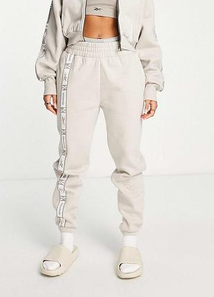 Спортивные штаны reebok