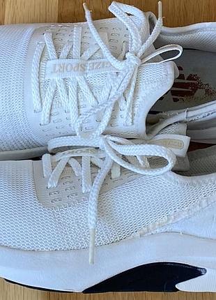 Кросівки new balance.