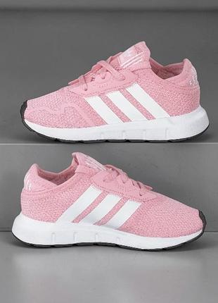 Оригінальні кросівки adidas на дівчинку 33 розміру