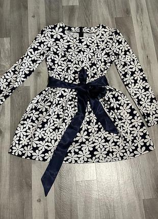 Сукня з ромашками та атласним поясом