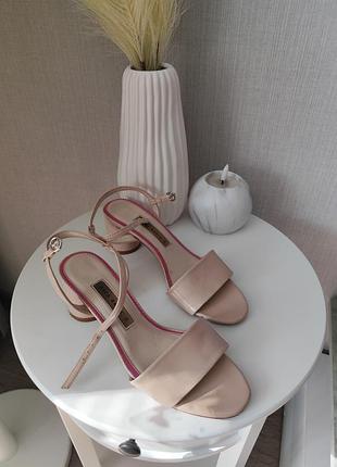 Босоножки нюдовые zara гг36