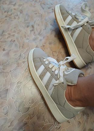 Кроссовки женские adidas 
качественная вещь