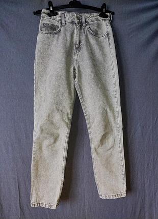 Светло-серые джинсы mom fit sinsay (100% хлопок) — xs / eu 34