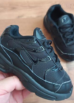 Оригинальный nike р27 длина стельки по факту 17см