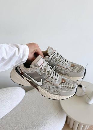Кросівки nike v2k runtekk brown beige