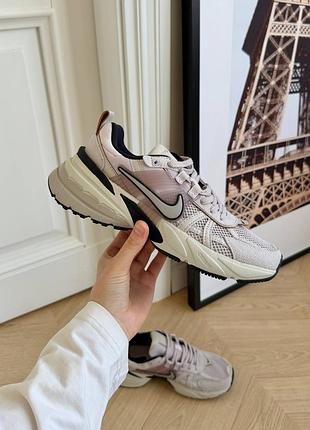 Трендовые женские кроссовки nike v2k runtek platinum violet