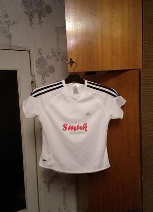 Оригинальная спортивная футболка adidas в идеальном состоянии