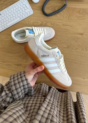 Кроссовки женские adidas gazelle beige