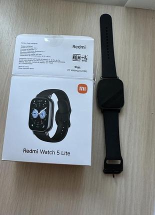 Redmi watch 5 lite у чорному кольорі.