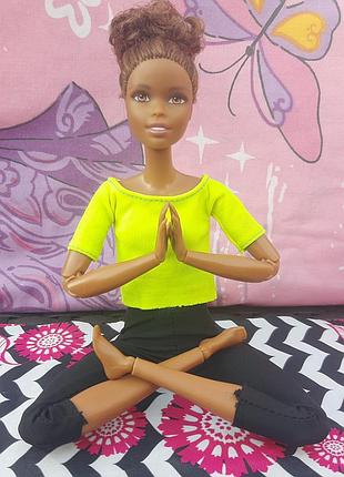 Barbie made to move 2016 року, темношкіра (аша/asha), оригінальний одяг, без дефектів, мейк рівний, волосся не заплутане, шарніри тугі.