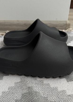 Шльопанці adidas yeezy slide