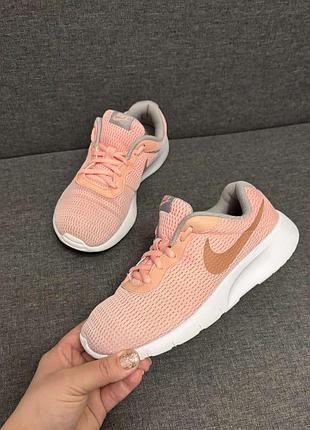 Кросівки підліткові для дівчинки nike tanjun р.35,5, уст.22,5см рожеві