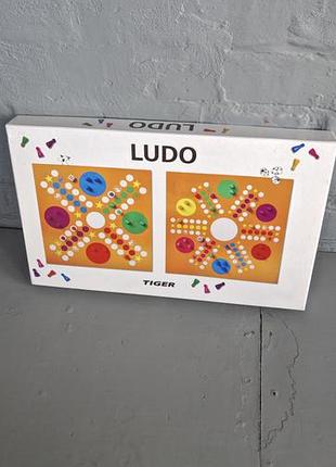 Коробка с классической настольной игрой ludo