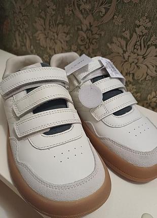 Кроссовки бренда next новые