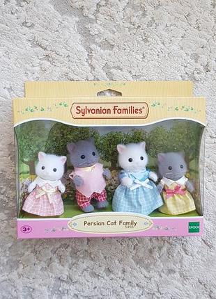 Набор sylvanian families «семья персидских котов» артикул 5455