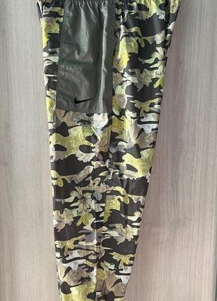 Жіночі спортивні штани джогери nike sportswear woven floral camo (м)