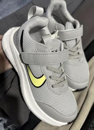 Якісні легкі кросівки nike, не оригінал 34р 21см