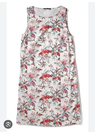 Белое платье без рукавов от бренда m&amp;s collection с ярким розово-зеленым цветочным принтом и круглым вырезом.