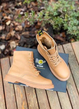 Зимові черевики dr. martens 1460 beige premium (fur). розпродаж