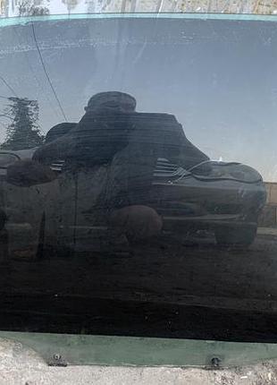 Заднє скло праве renault laguna 1