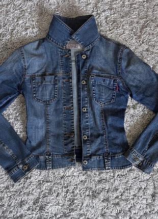 Вінтажна джинсова куртка в обтяжку у стилі 2000х. amadeus jeans the sign of quality 38 в обтяжку