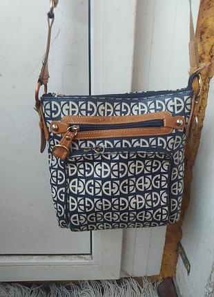 Сумку крос-боді бренду giani bernini (модель monogram navy crossbody handbag)