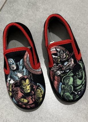 Дитячі закриті утеплені тапочки marvel для садочка 19 см, 30 розмір