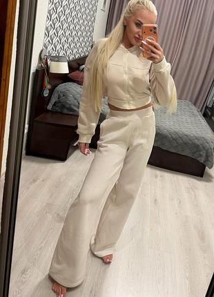 Женский спортивный костюм