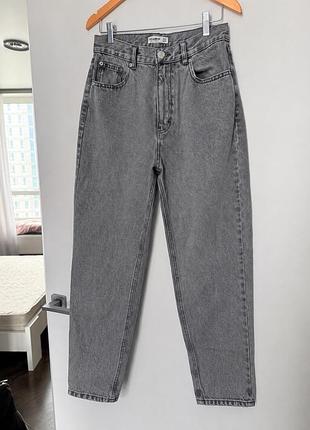 Сірі джинси pull&bear mom fit висока посадка eur 38