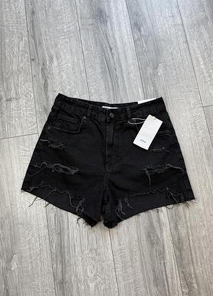 Чорні джинсові шорти bershka з високою посадкою та рваним декором, нові з біркою