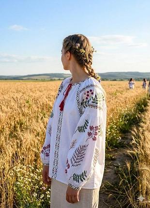 Жіноча ніжна сорочка вишиванка з каітковим рослинним українським принтом, блуза з обʼємними рукавами на завʼязках