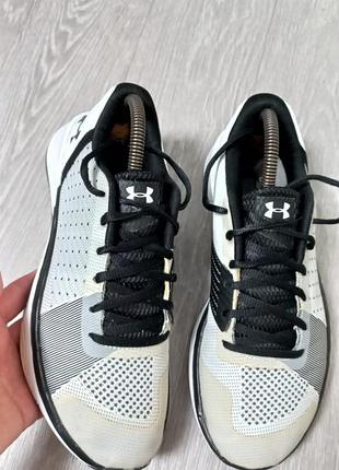 Женские кроссовки under armour