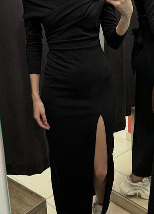 Сукня чорна boohoo з відкритими плечима, приталена